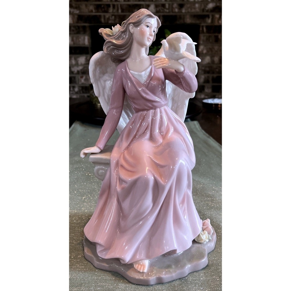 GRANDEUR NOEL COLLECTOR'S Edition Porcelain Angel With Dove 10"~2001